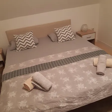 Nirvana Apartment *